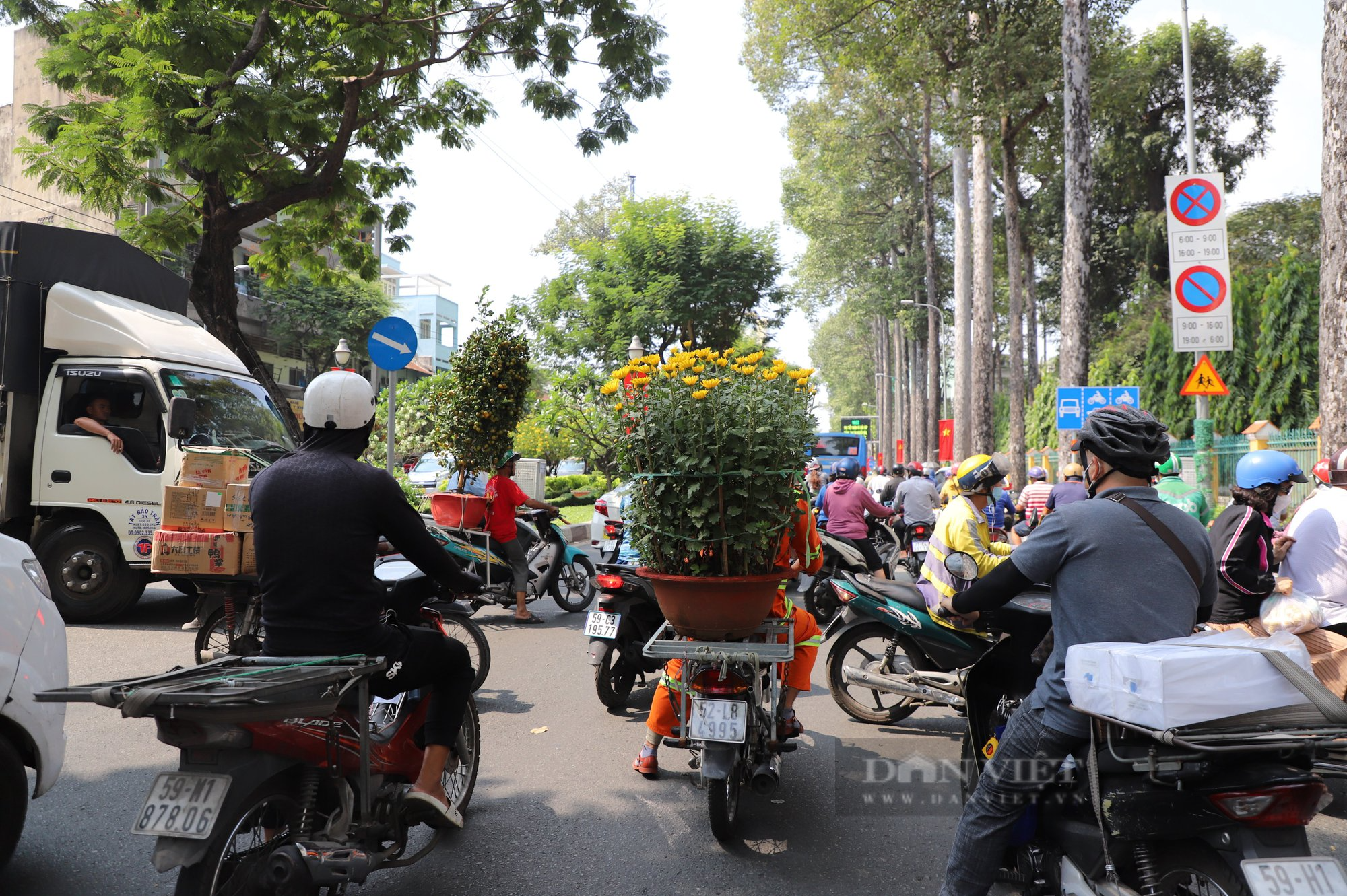 Sài Gòn rộn rã vào Xuân - Ảnh 14.