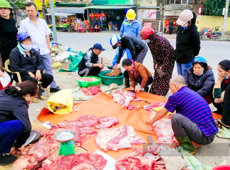 Nét đẹp miền quê cùng chung nhau làm thịt lợn ăn Tết - Ảnh 1.