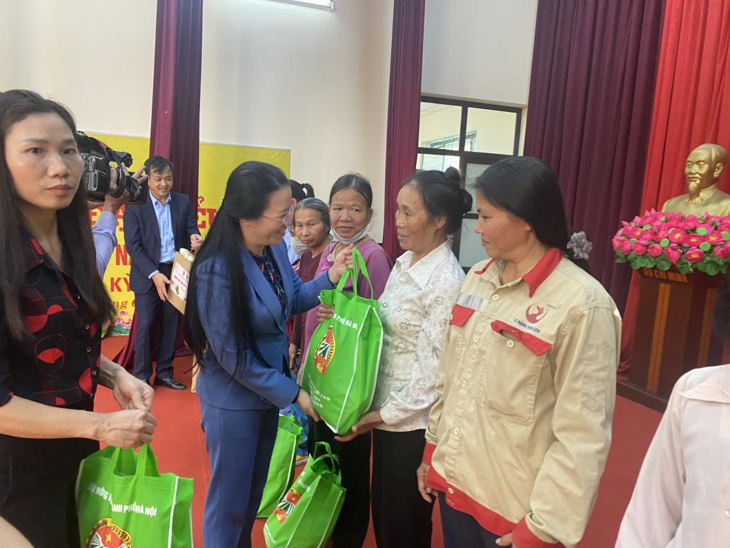 Hội Nông dân TP Hà Nội tặng hơn 4.000 suất quà Tết cho hội viên nông dân nghèo - Ảnh 2.