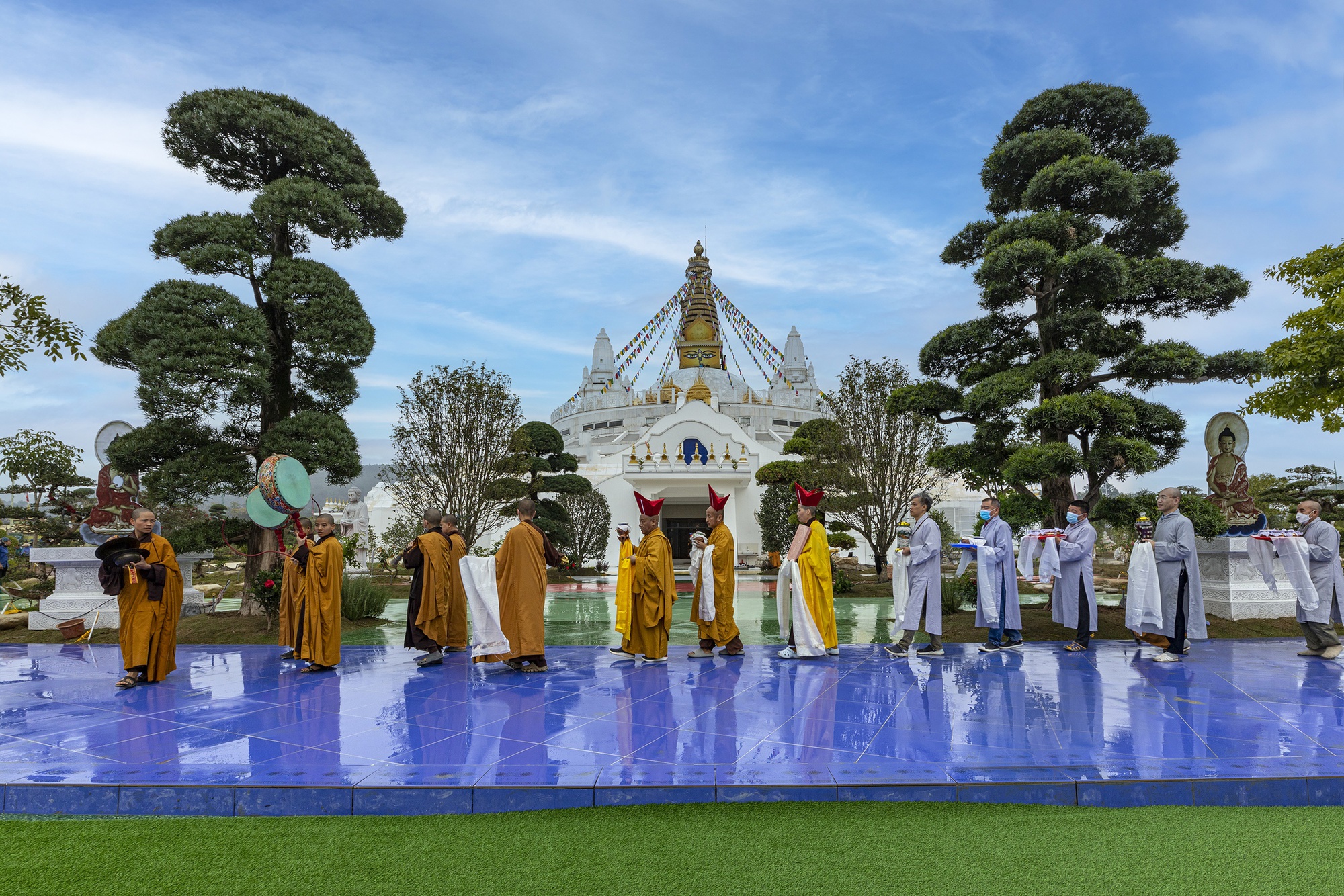 Đức Gyalwang Drukpa chủ trì Đại pháp hội cầu an tại lễ hội xuân Tây Thiên 2023 - Ảnh 1.