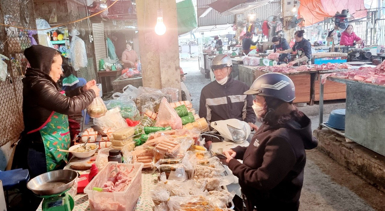Quận Thanh Xuân tổ chức khảo sát các chợ trên địa bàn quận dịp Tết Nguyên đán Quý Mão 2023 - Ảnh 2.