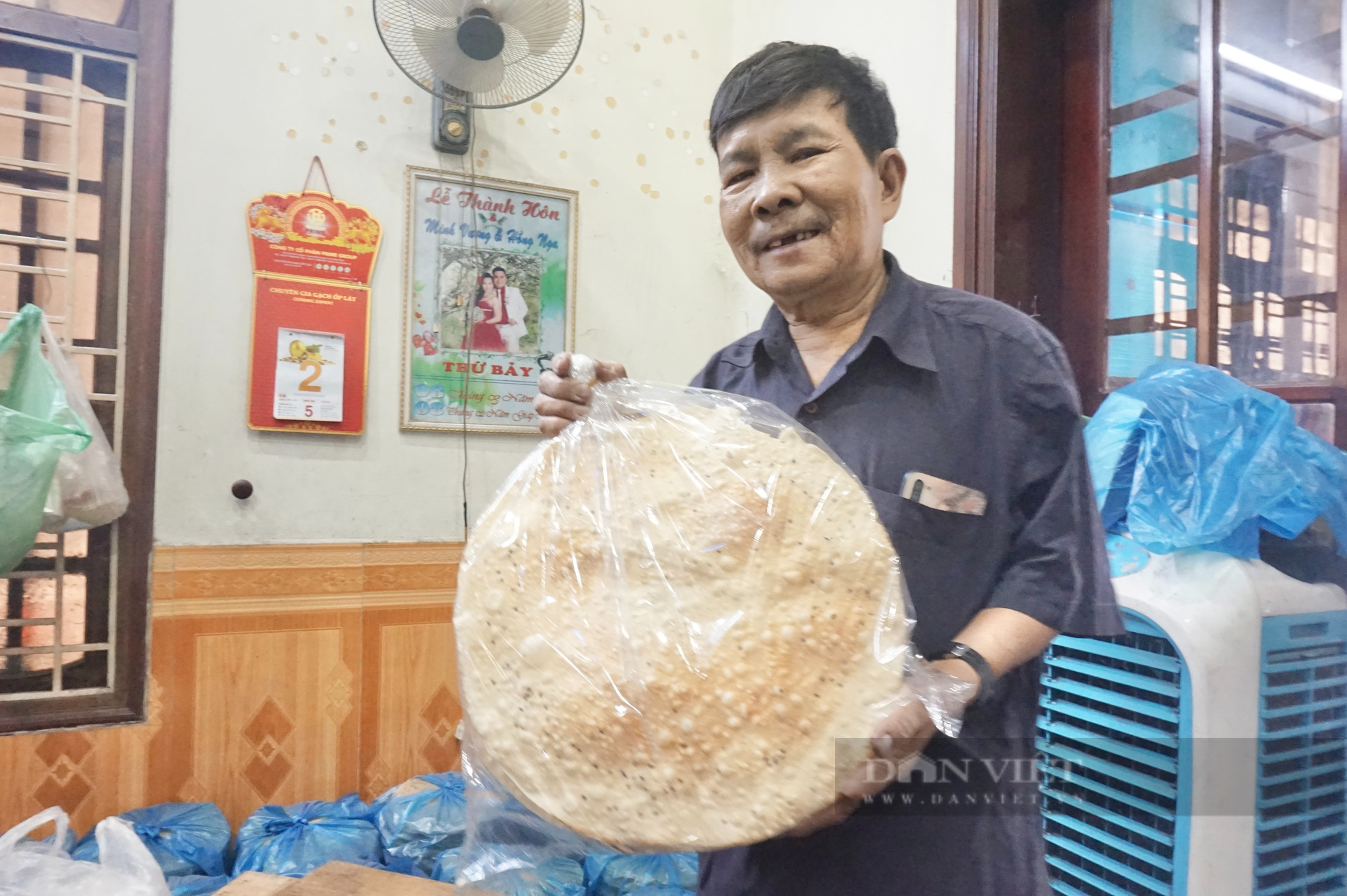 Quảng Nam: Làm ra “trăm cái bánh như một”, bán hàng chục ký mỗi ngày, dân làng này phấn khởi đón Tết - Ảnh 9.
