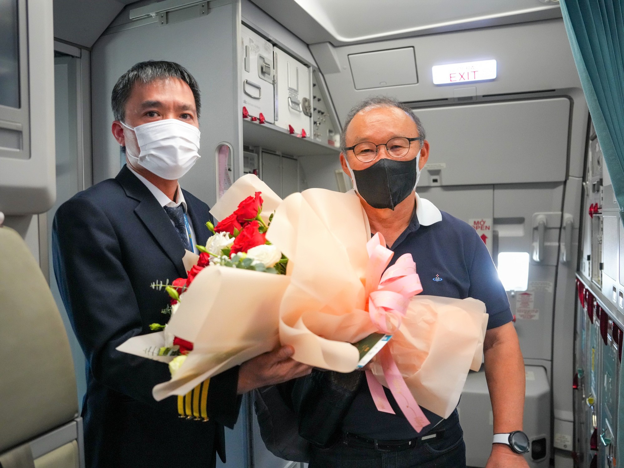 Vietnam Airlines tặng HLV Park Hang Seo vé máy bay Thương gia trọn đời - Ảnh 3.