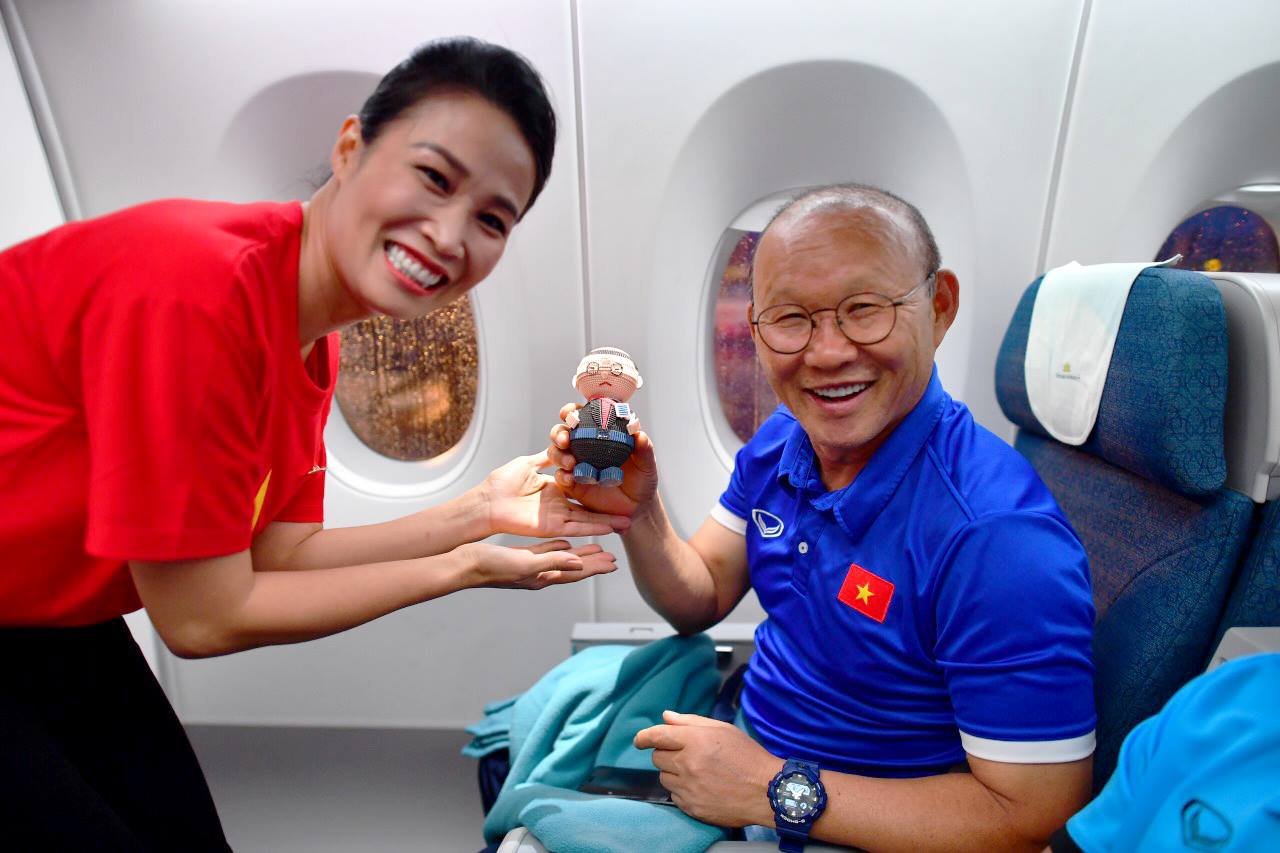 Vietnam Airlines tặng HLV Park Hang Seo vé máy bay Thương gia trọn đời - Ảnh 1.