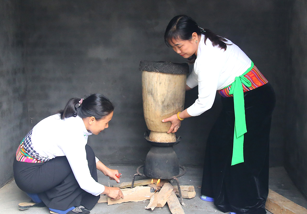 Đem đủ loại rau mọc quanh nhà đồ như đồ xôi, người Mường Phú Thọ có món ăn độc đáo: Rau xôi - Ảnh 2.