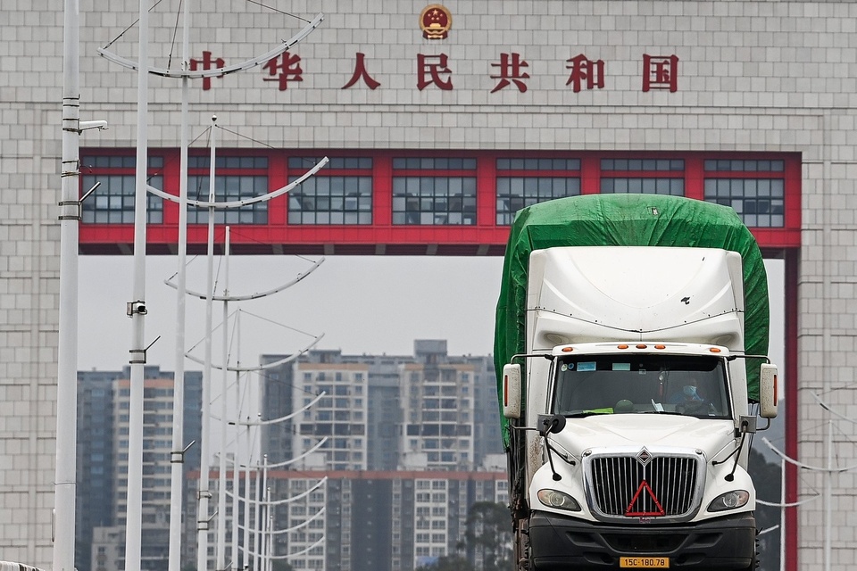 

Trung Quốc dừng thông quan hàng hóa tại cửa khẩu dịp Tết - Ảnh 1.