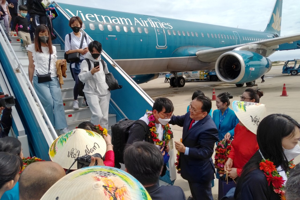 Doanh thu du lịch 3 ngày nghỉ Tết ở Khánh Hòa đạt gần 62 tỷ đồng - Ảnh 1.