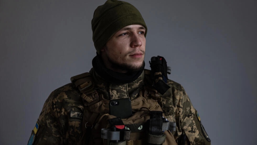 Lính Ukraine trên chiến tuyến kiệt sức vì chiến đấu liên tục, không nghỉ ngơi - Ảnh 1.
