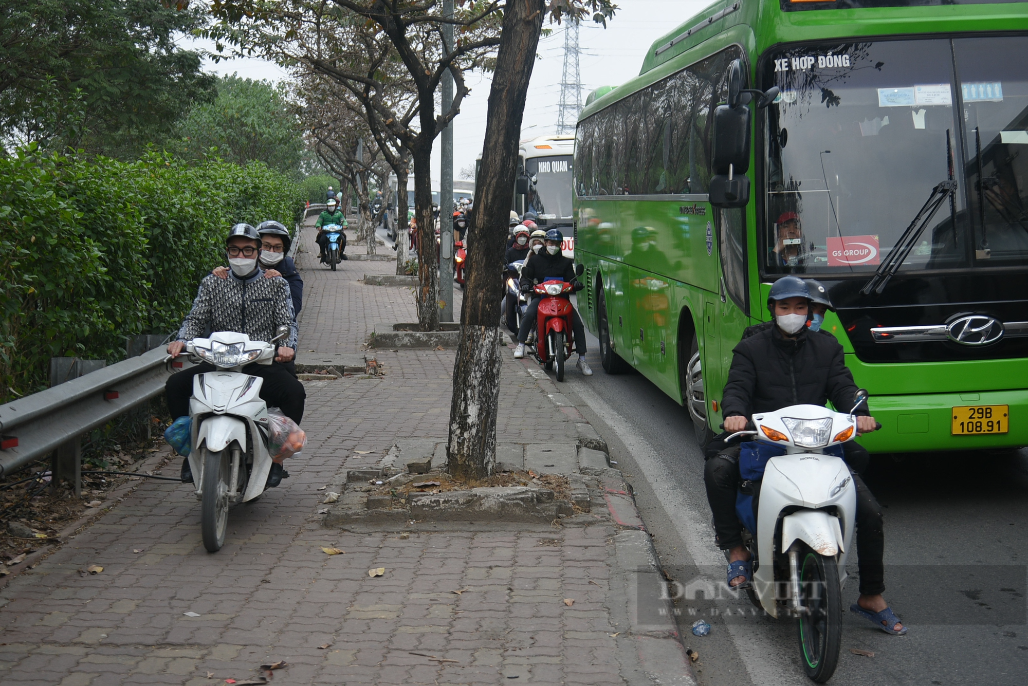 Người dân quay lại Hà Nội sau kỳ nghỉ lễ Tết dương, cửa ngõ Thủ đô ùn tắc kéo dài - Ảnh 8.