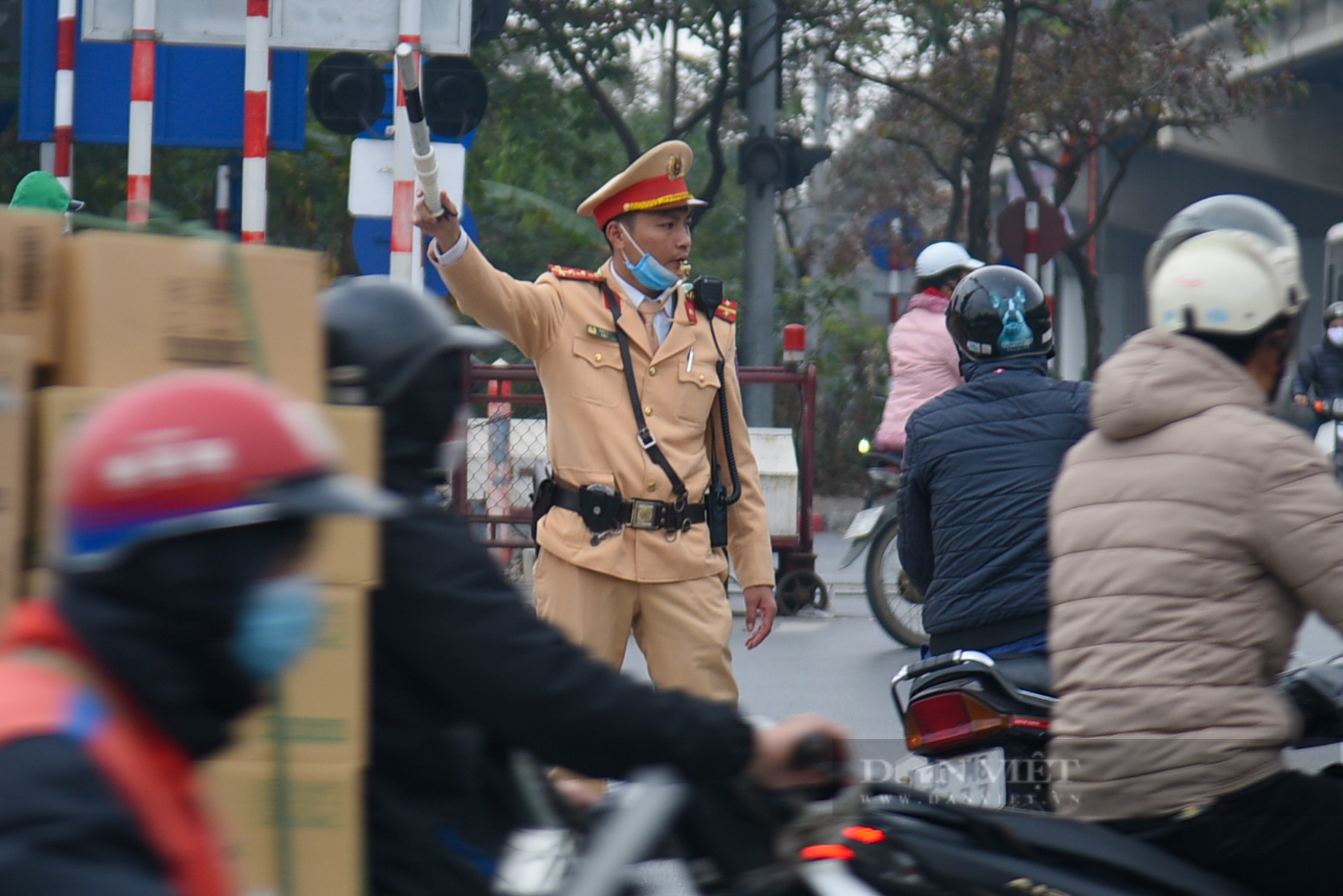 Người dân quay lại Hà Nội sau kỳ nghỉ lễ Tết dương, cửa ngõ Thủ đô ùn tắc kéo dài - Ảnh 11.