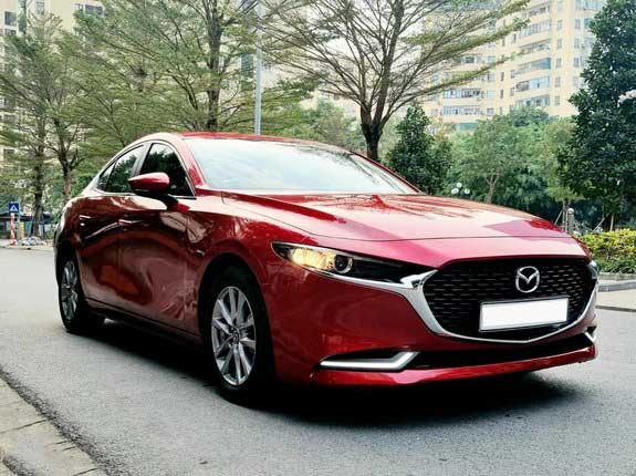 Giá bán xe Mazda 3 cũ đánh giá bản sedan và hatchback từng đời