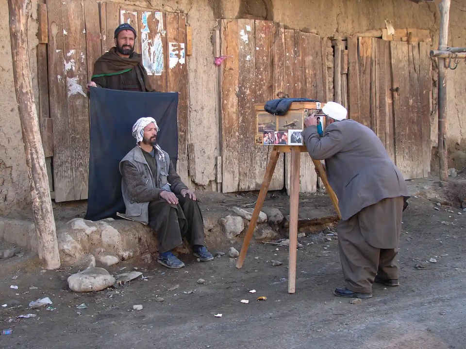 Afghanistan &quot;đã mất&quot; sau khi Taliban nắm quyền qua ống kính người tị nạn - Ảnh 3.