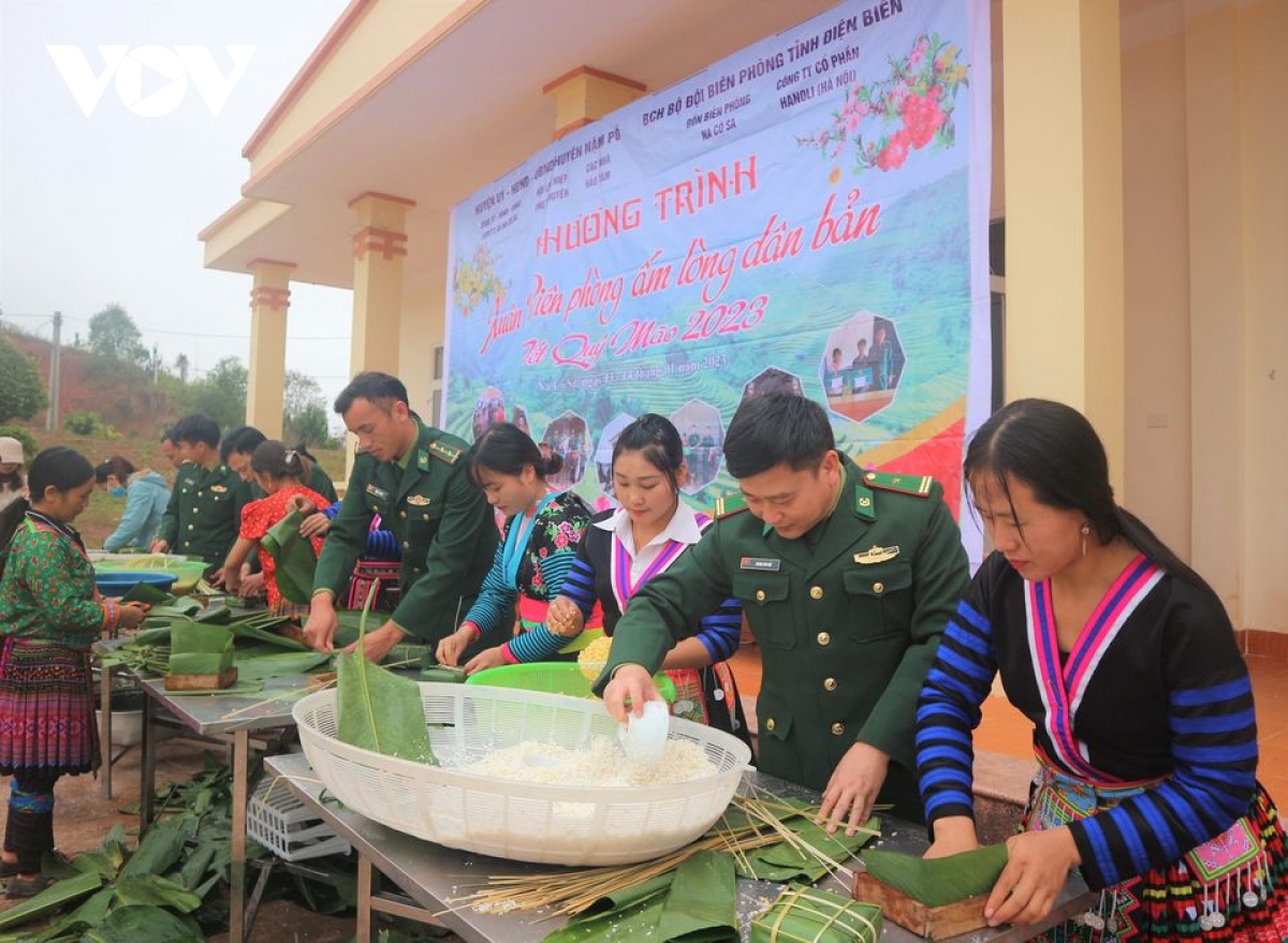 Những người lính biên phòng cực Tây của Tổ quốc  giúp nhân dân vui Xuân, đón Tết an toàn - Ảnh 1.