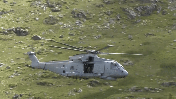 Cận cảnh trực thăng tốt nhất của châu Âu bị Australia bóc mẽ - Ảnh 7.