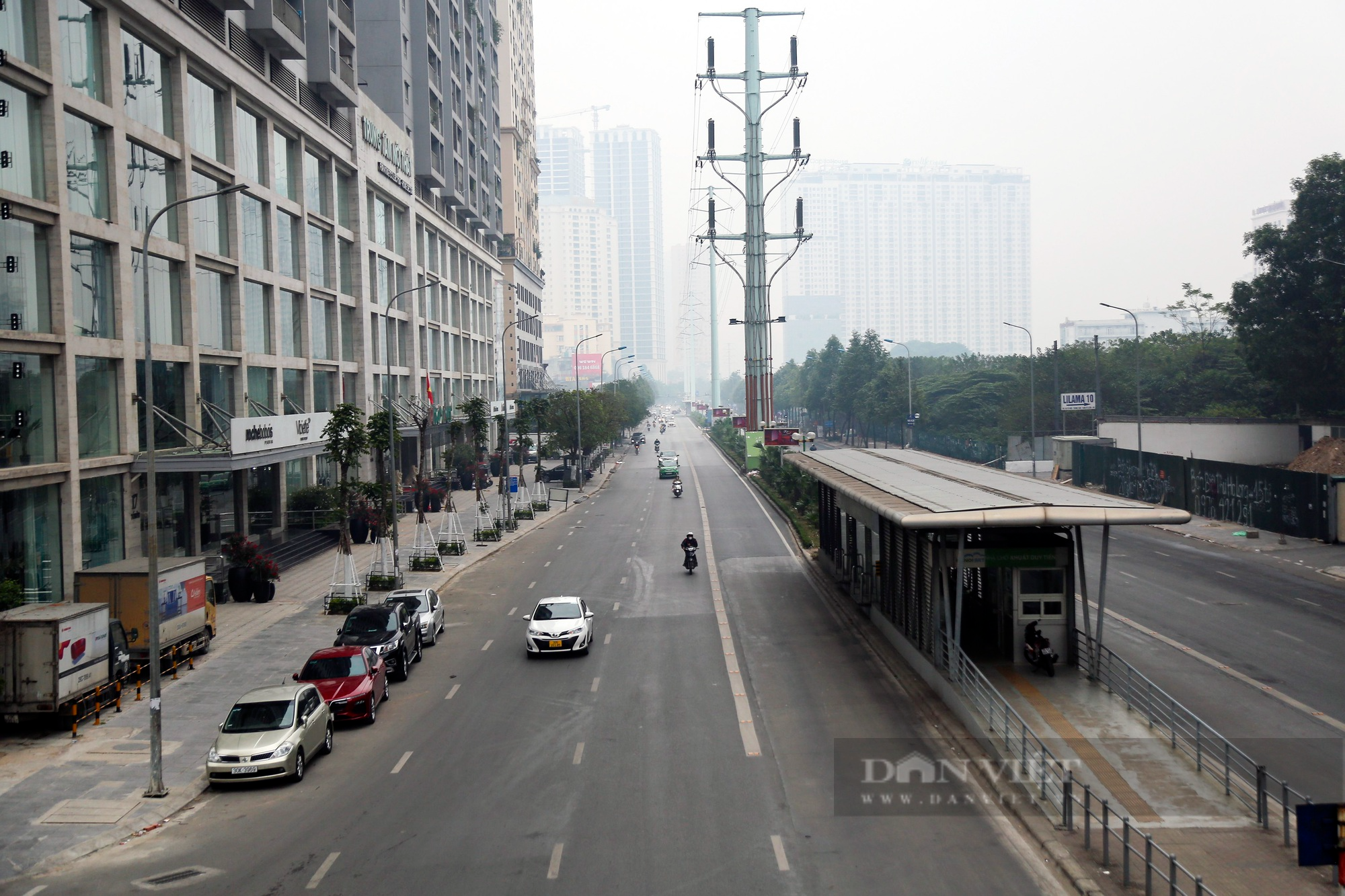 Đường phố Hà Nội vắng lặng ngày đầu nghỉ Tết Nguyên đán 2023 - Ảnh 3.