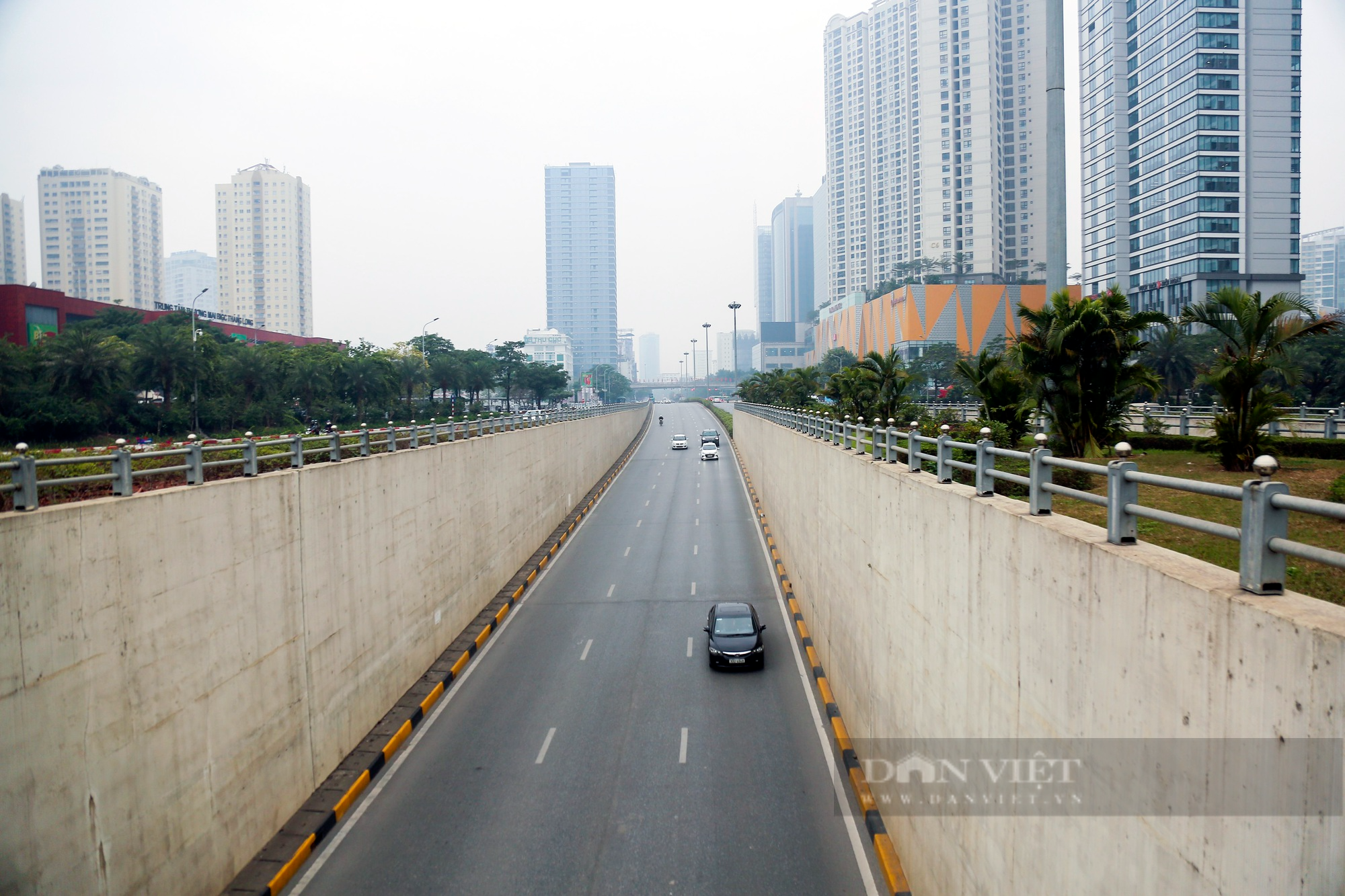 Đường phố Hà Nội vắng lặng ngày đầu nghỉ Tết Nguyên đán 2023 - Ảnh 7.