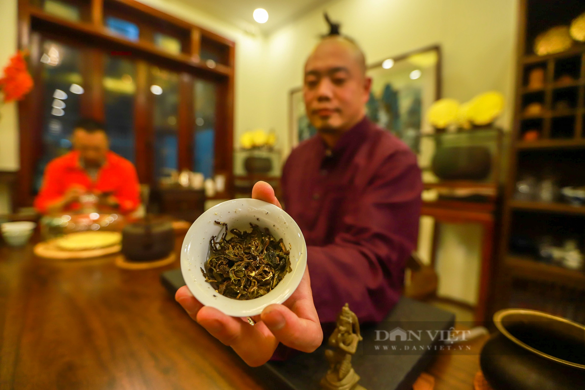 Cận cảnh loại trà quý hiếm bọc vàng đang được săn lùng tại Hà Nội - Ảnh 10.