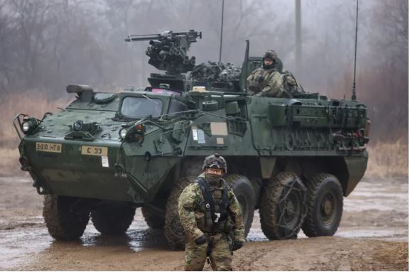 Mỹ và các đồng minh châu Âu cam kết tăng cường hỏa lực quân sự cho Ukraine - Ảnh 1.