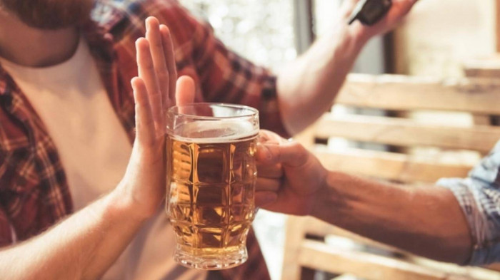 Ngày Tết ép buộc người khác uống rượu, bia có thể bị phạt đến 3 triệu đồng - Ảnh 1.