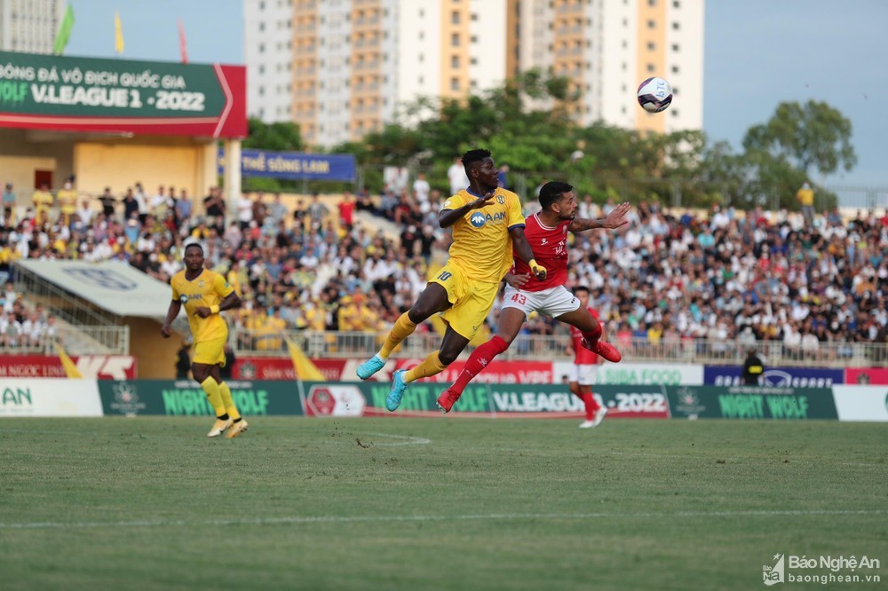 Điểm binh V.League 2023: SLNA gia cố hàng thủ với ngoại binh &quot;khổng lồ&quot; - Ảnh 1.