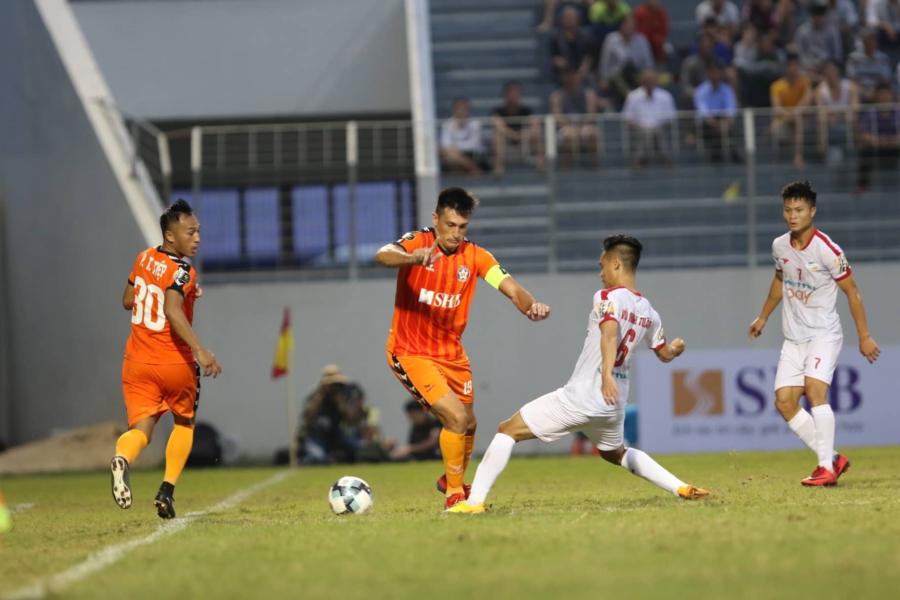 Điểm binh V.League 2023: Hồng Lĩnh Hà Tĩnh &quot;thay máu&quot; mong thoát cảnh &quot;ăn đong&quot; trụ hạng - Ảnh 4.