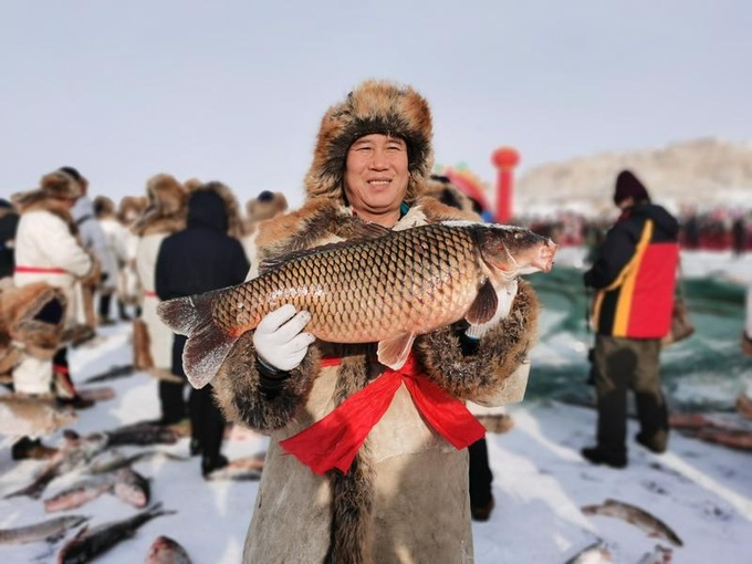 Trung Quốc: Ngư dân chịu cái lạnh -20 độ C để thực hiện điều này cho mùa lễ hội câu cá - Ảnh 3.