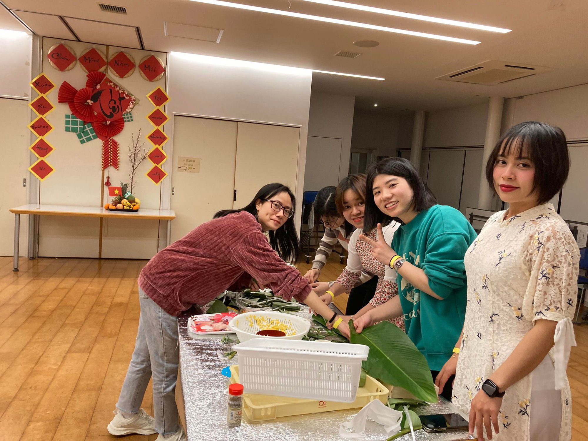Ảnh cộng đồng người Việt tại Nhật Bản thi gói bánh chưng đón Tết Quý Mão 2023 - Ảnh 2.