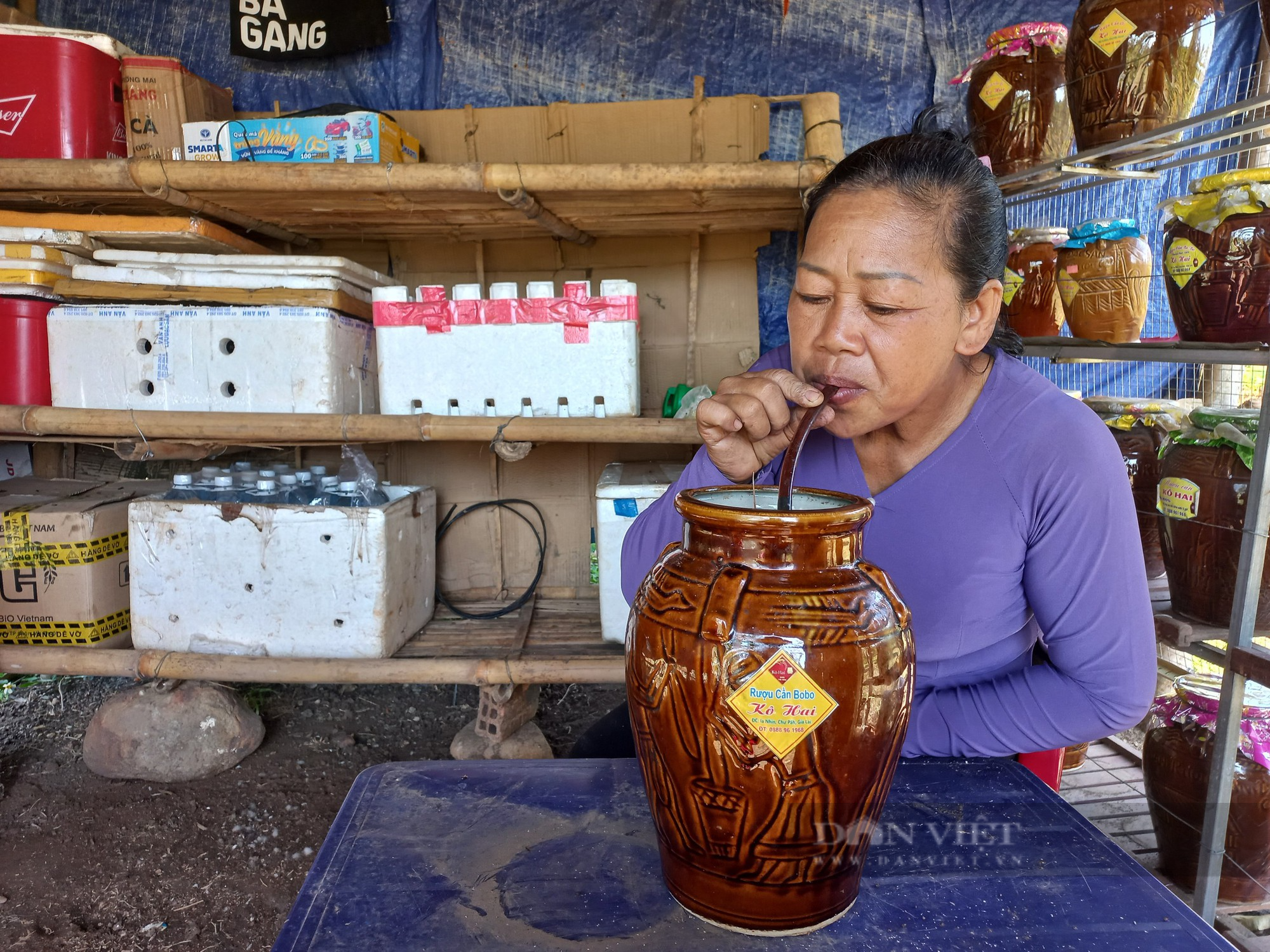 Người phụ nữ giữ &quot;hồn&quot; rượu gia truyền - Ảnh 2.