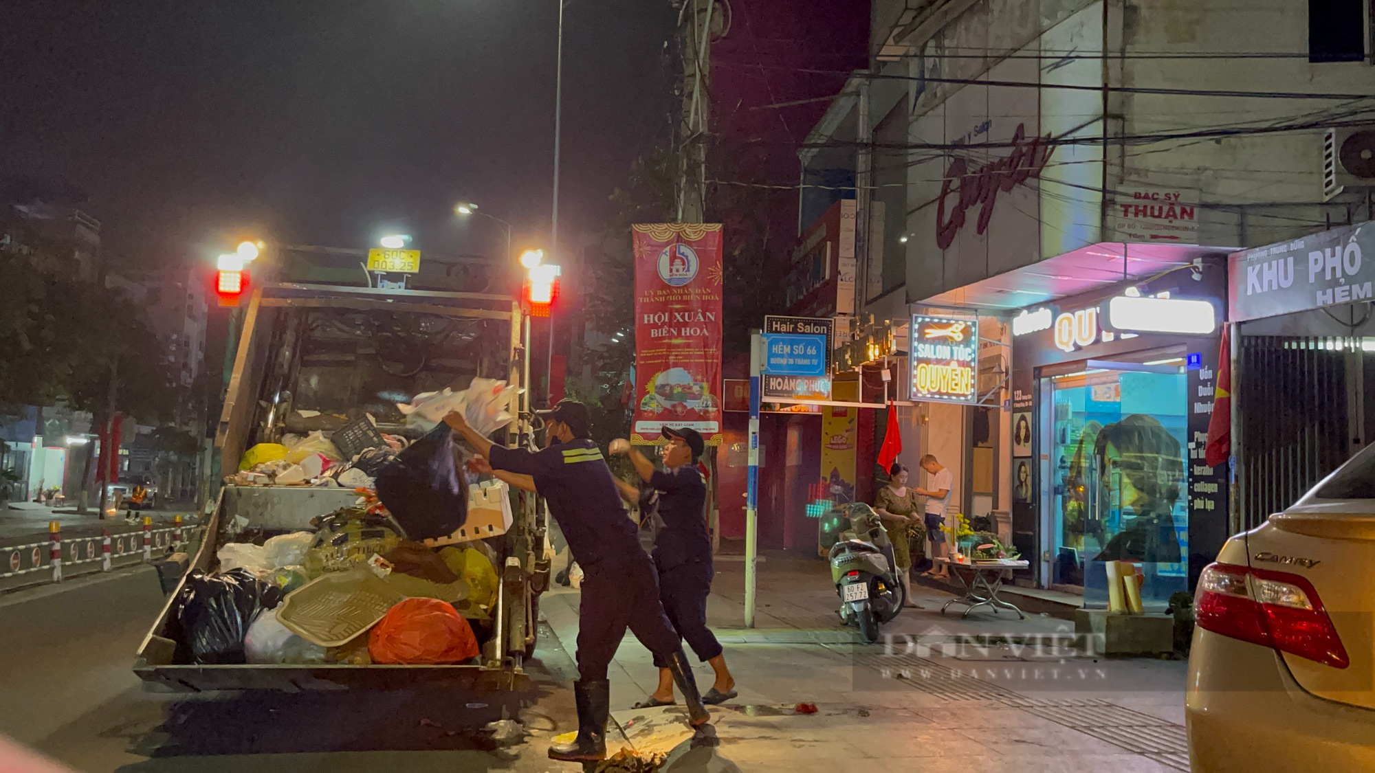 Đồng Nai: Những phận đời gác lại giây phút sum vầy bên gia đình, tất bật mưu sinh trong đêm giao thừa - Ảnh 8.