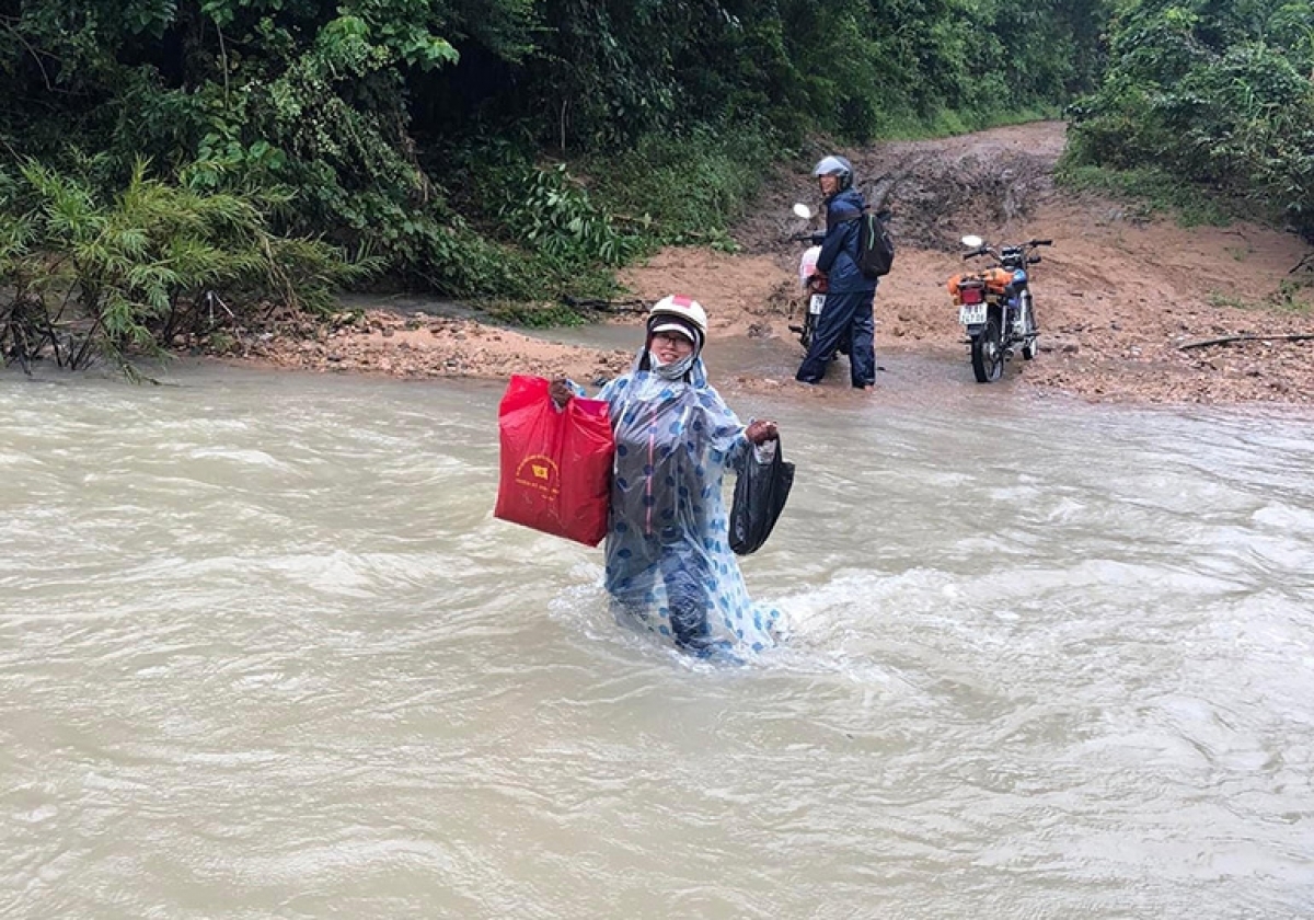 Cô giáo tự nguyện viết đơn xin cắm bản để chăm sóc học sinh dân tộc Ba Na - Ảnh 2.