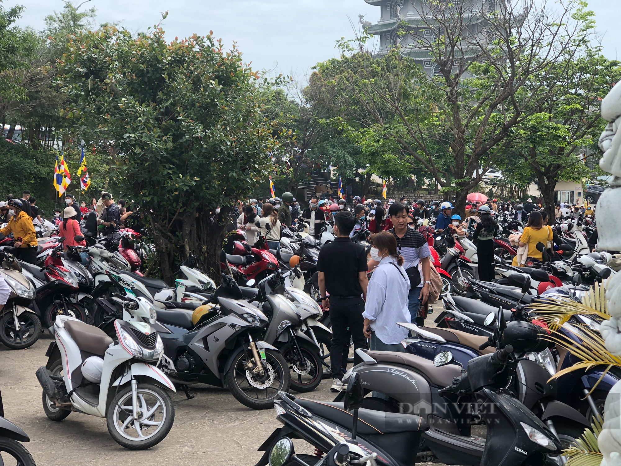 Mùng 1 Tết, hàng nghìn người đổ về chùa Linh Ứng Đà Nẵng cầu an - Ảnh 8.
