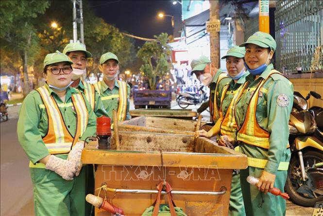 Tết bám đường của những người làm sạch đẹp phố phường - Ảnh 4.