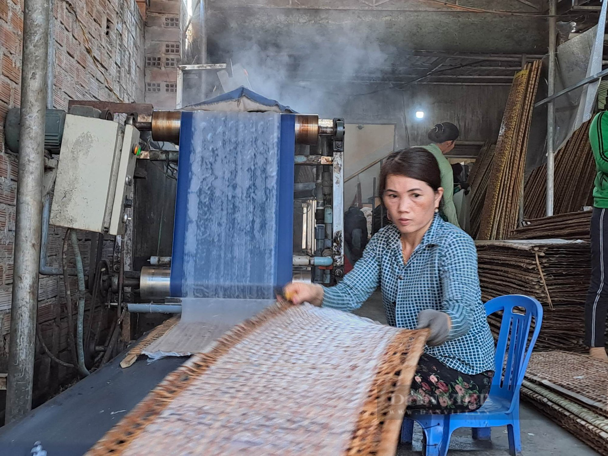 Ghé làng nghề bánh bún &quot;hiếm có&quot; nổi tiếng bậc nhất Bình Định dịp Tết - Ảnh 1.