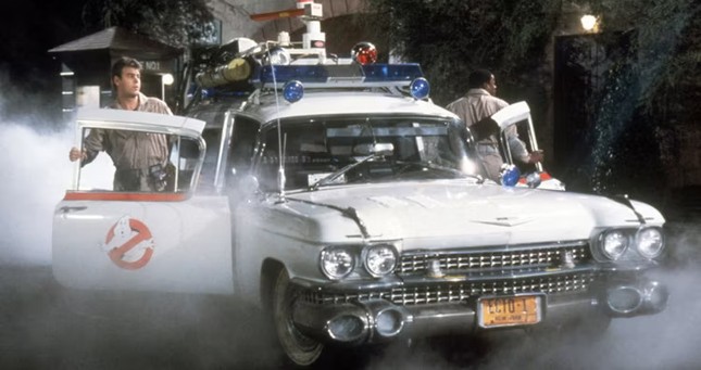 Loạt xe hơi nổi tiếng nhất trong lịch sử điện ảnh - Ảnh 2.