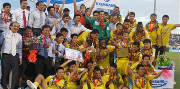 Lộ lý do khó tin giúp SLNA nẫng tay trên chức vô địch của Hà Nội FC - Ảnh 1.