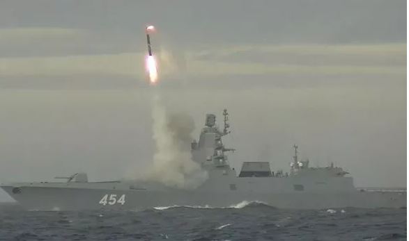Tàu chiến Nga bất ngờ xuất hiện gần 'tầm tấn công' của Mỹ - Ảnh 1.