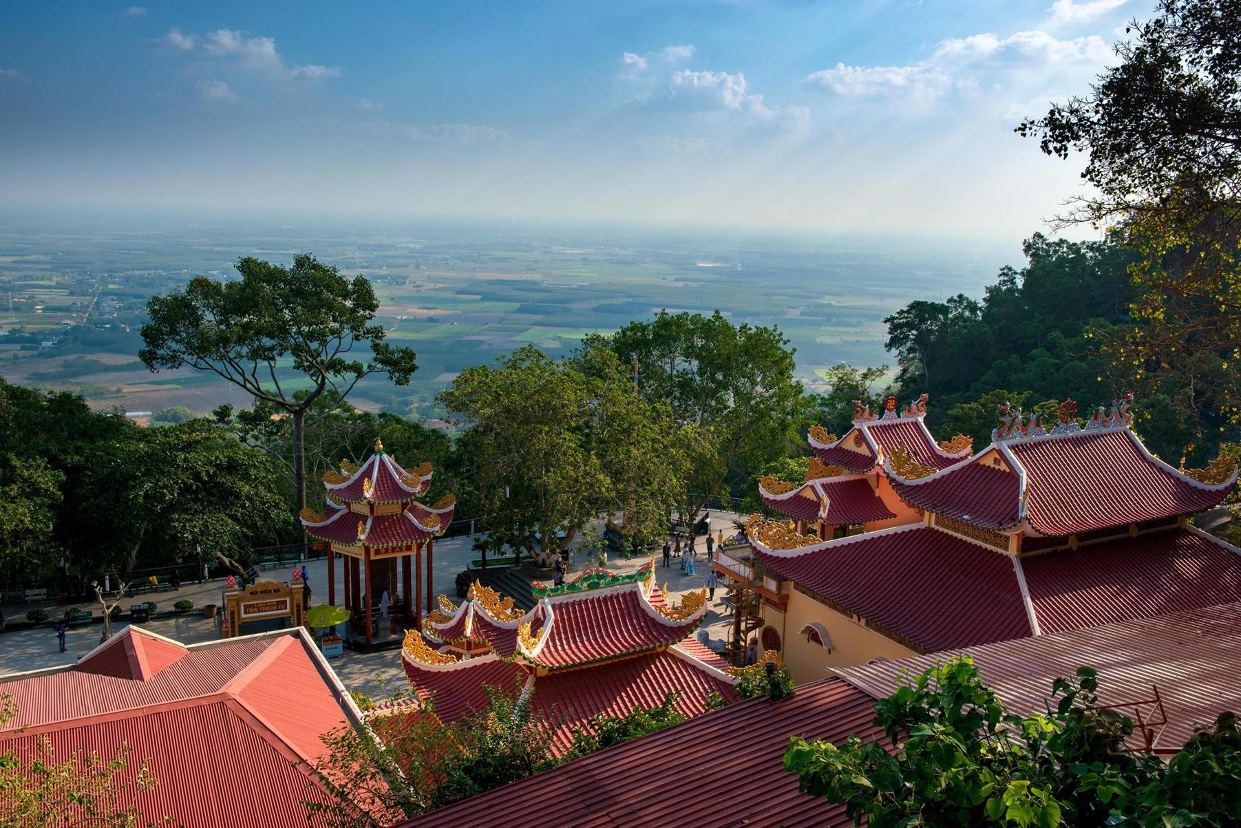 Tây Ninh: Văn hóa tâm linh thành sản phẩm du lịch đặc trưng - Ảnh 1.