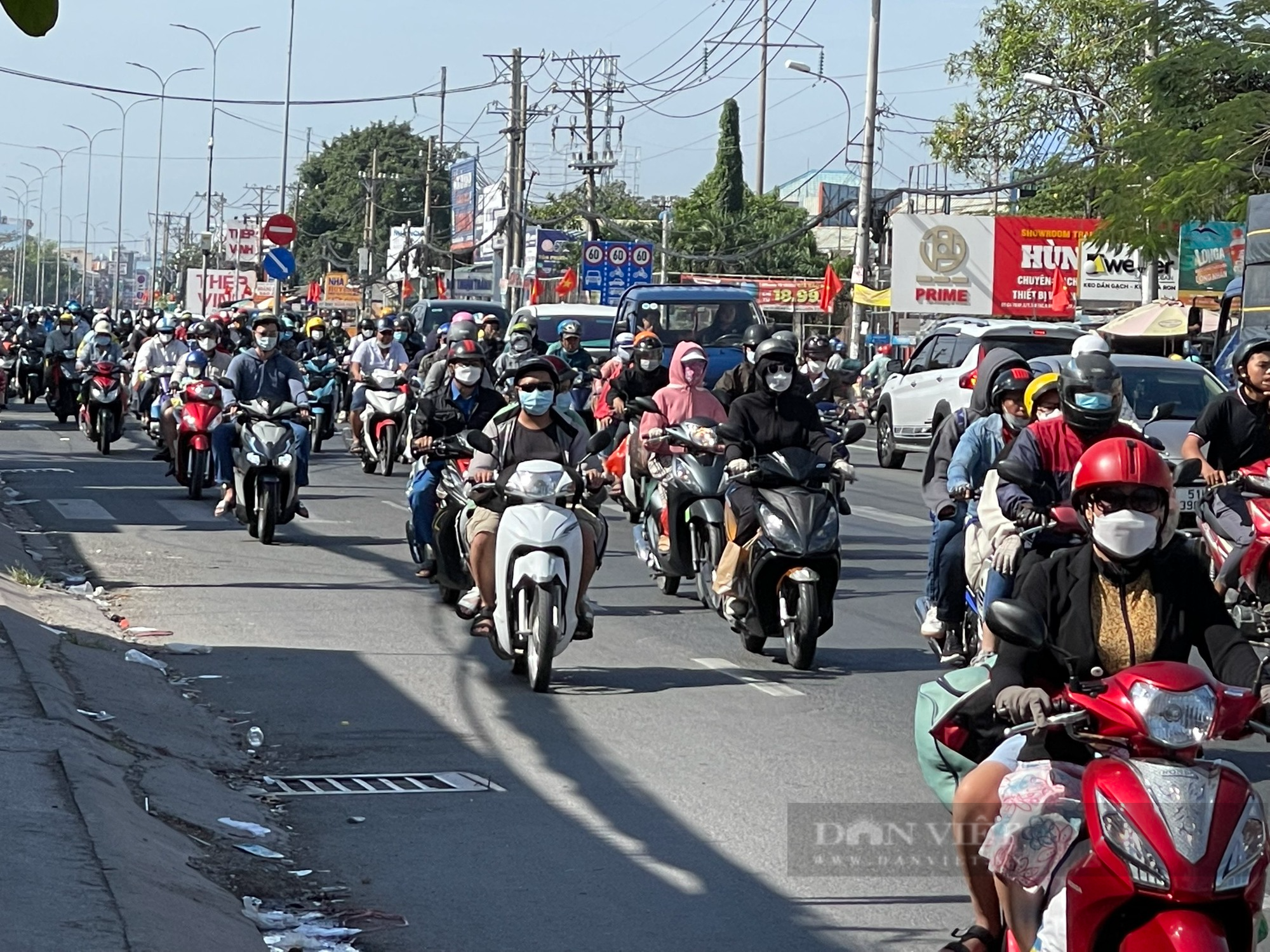 Đã có hàng ngàn người từ miền Tây trở lại TP.HCM làm việc, cửa ngõ kẹt cứng - Ảnh 1.