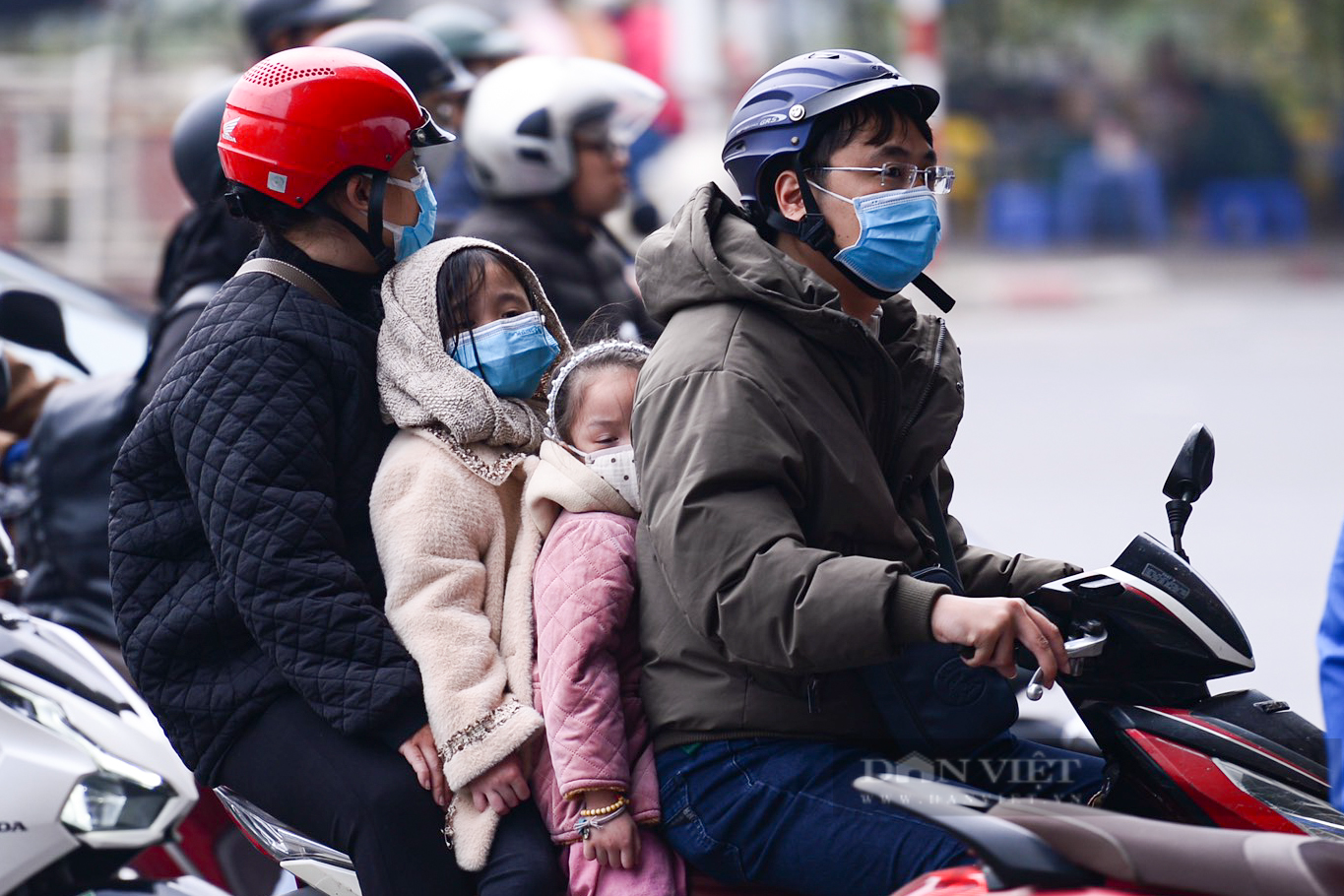Giao thông cửa ngõ hướng vào trung tâm Hà Nội bắt đầu &quot;nóng&quot;, người dân méo mặt khi đặt xe ôm công nghệ - Ảnh 7.