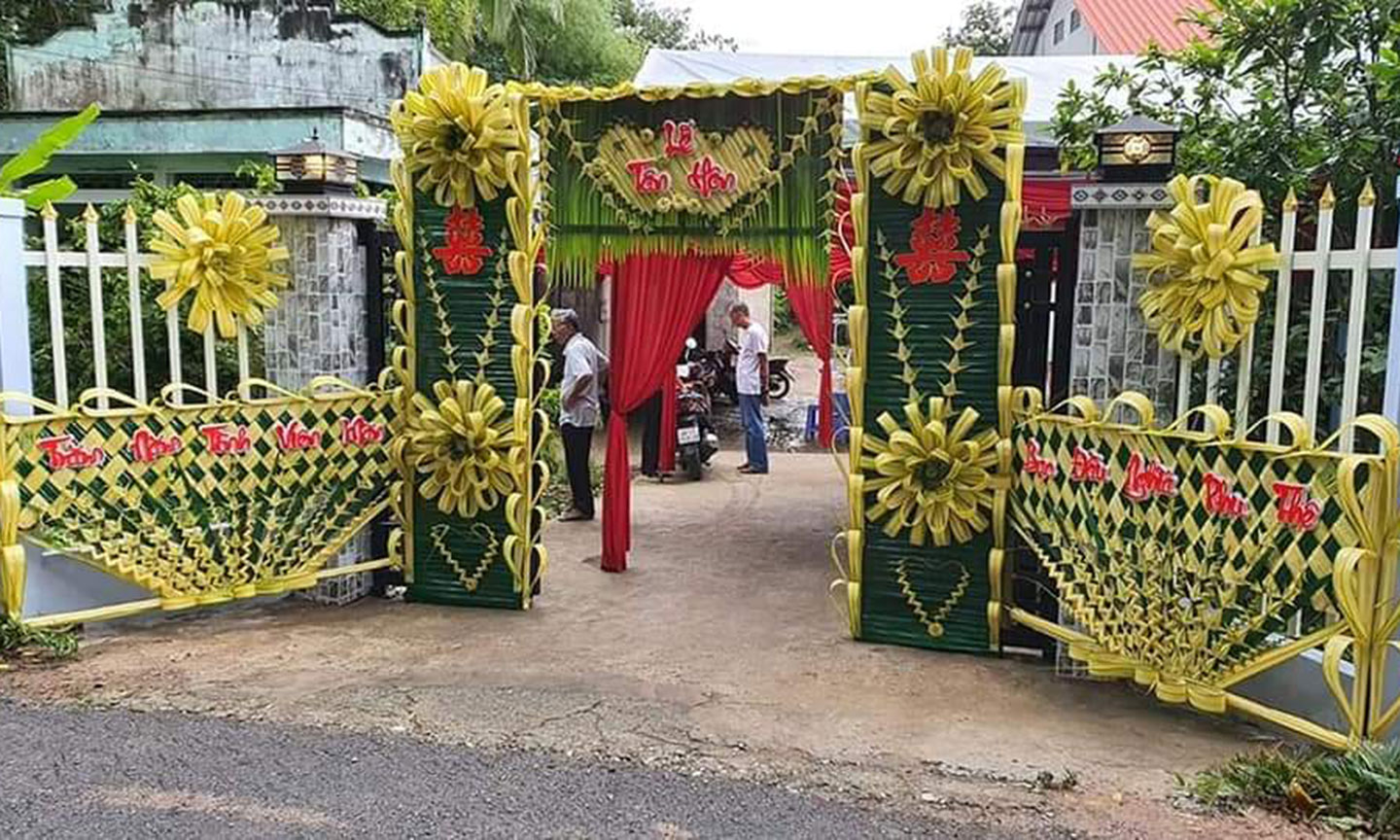 Cổng cưới lá dừa ở Tiền Giang đẹp như phim cổ tích đang gây sốt mạng xã hội từ Nam ra Bắc - Ảnh 1.
