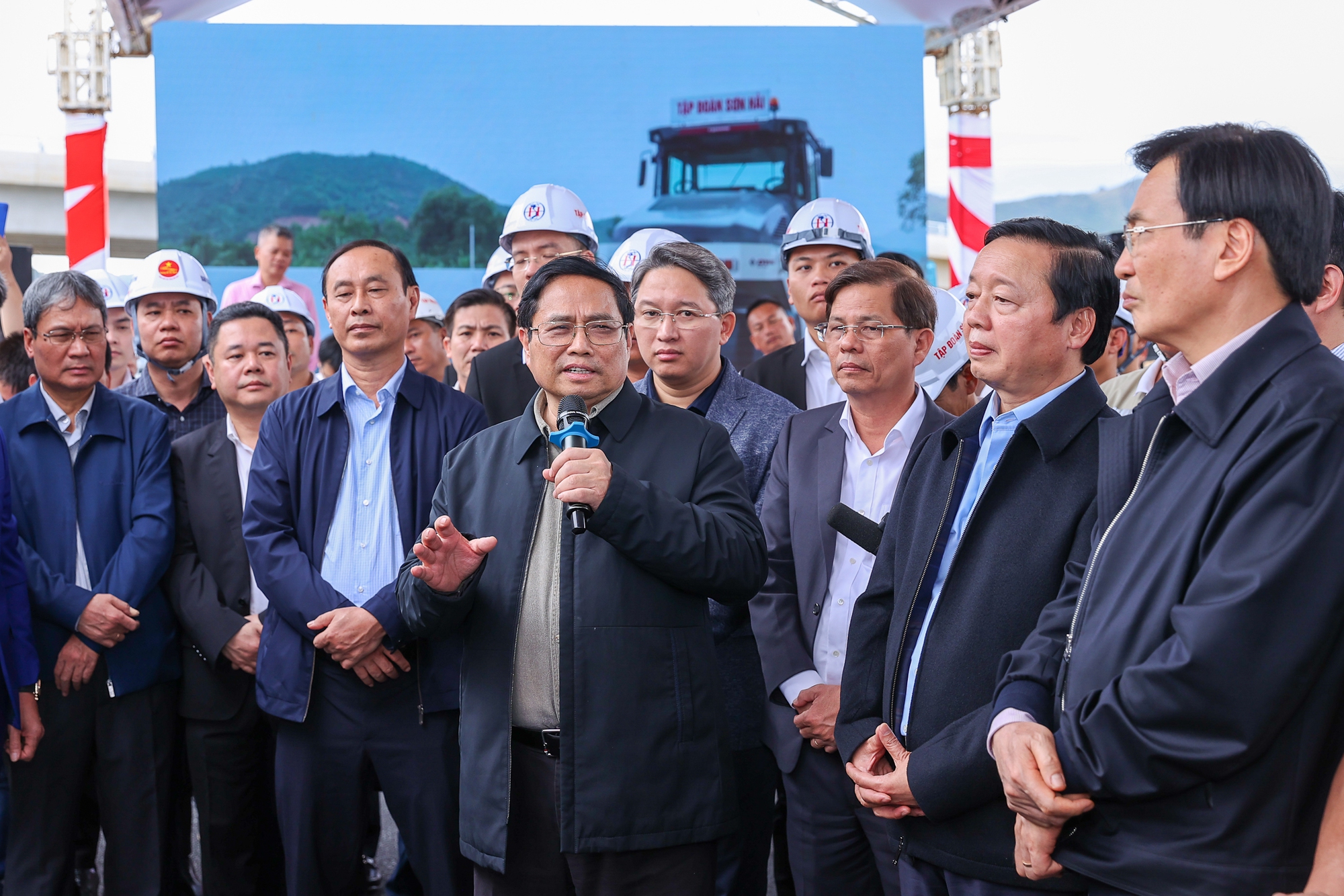 Thủ tướng Phạm Minh Chính biểu dương cao tốc Nha Trang-Cam Lâm vượt tiến độ 3 tháng - Ảnh 7.