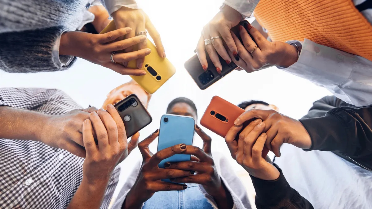 Theo công ty nghiên cứu IDC, lạm phát và suy thoái kinh tế đã khiến thị trường điện thoại thông minh bị sụt giảm doanh số bán hàng tồi tệ nhất từ trước đến nay vào quý 4 năm 2022. Ảnh: @AFP.