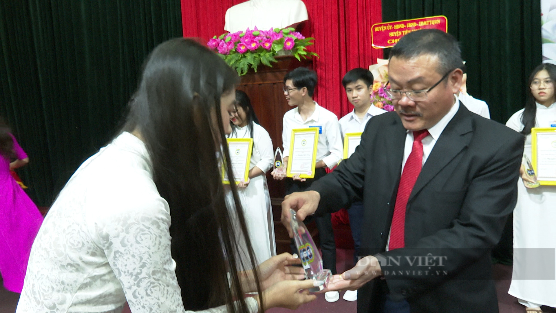 Quảng Nam: Đầu năm mới, 118 cá nhân được vinh danh giải thưởng Huỳnh Thúc Kháng - Ảnh 3.