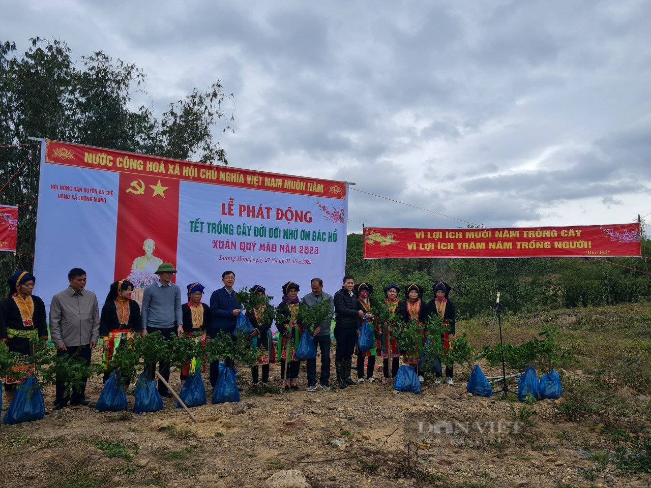 Nông dân Quảng Ninh tham gia Tết trồng cây, góp phần phát triển kinh tế - Ảnh 9.