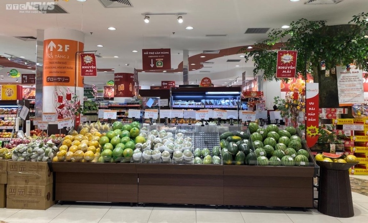 Sau Tết, hàng hóa đầy ắp siêu thị, chợ Hà Nội, giá ổn định - Ảnh 3.