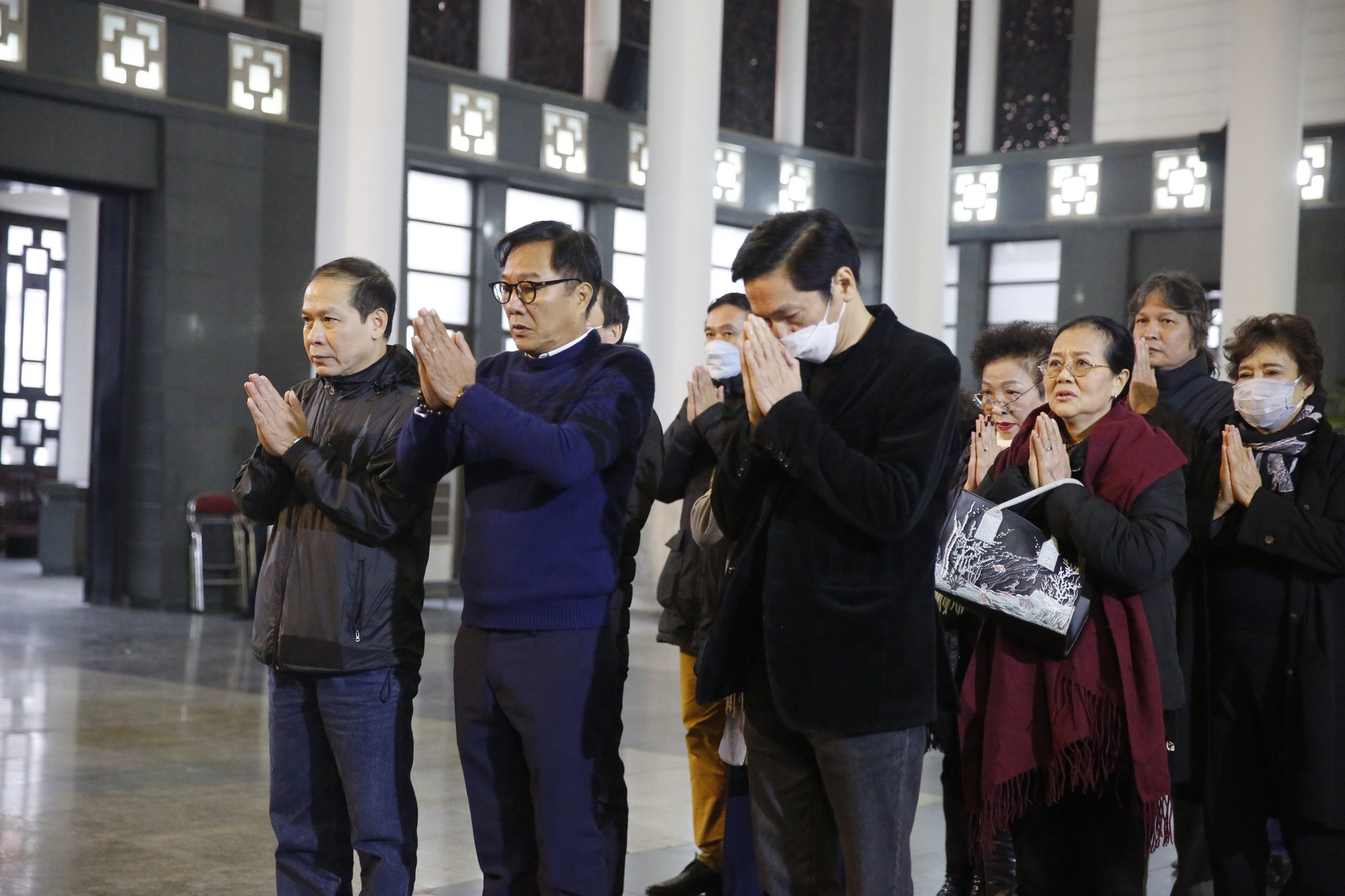 Nhiều nghệ sĩ Việt có mặt tại tang lễ NSND Trần Tiến ngày 6 Tết - Ảnh 3.