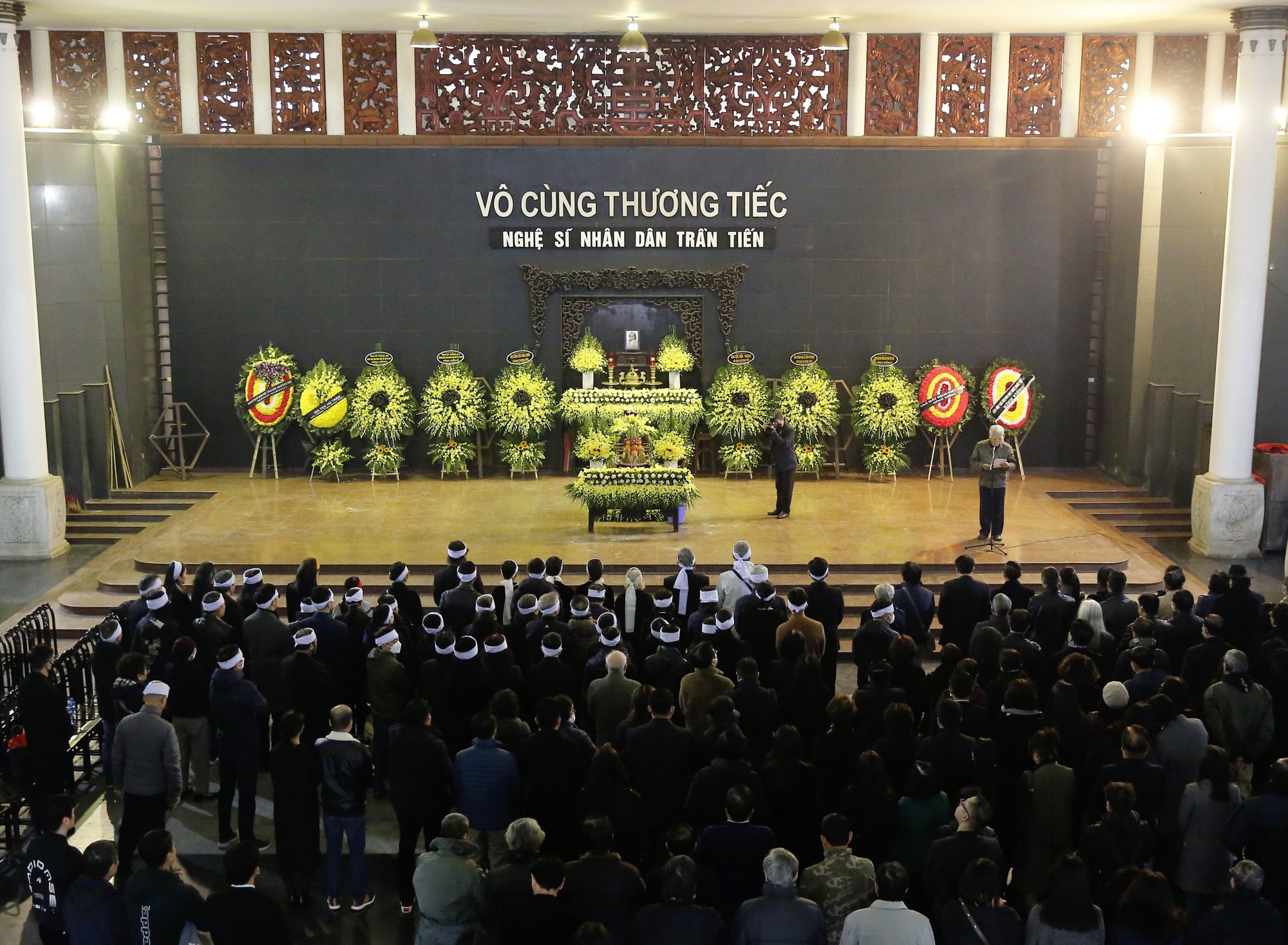 Nhiều nghệ sĩ Việt có mặt tại tang lễ NSND Trần Tiến ngày 6 Tết - Ảnh 1.