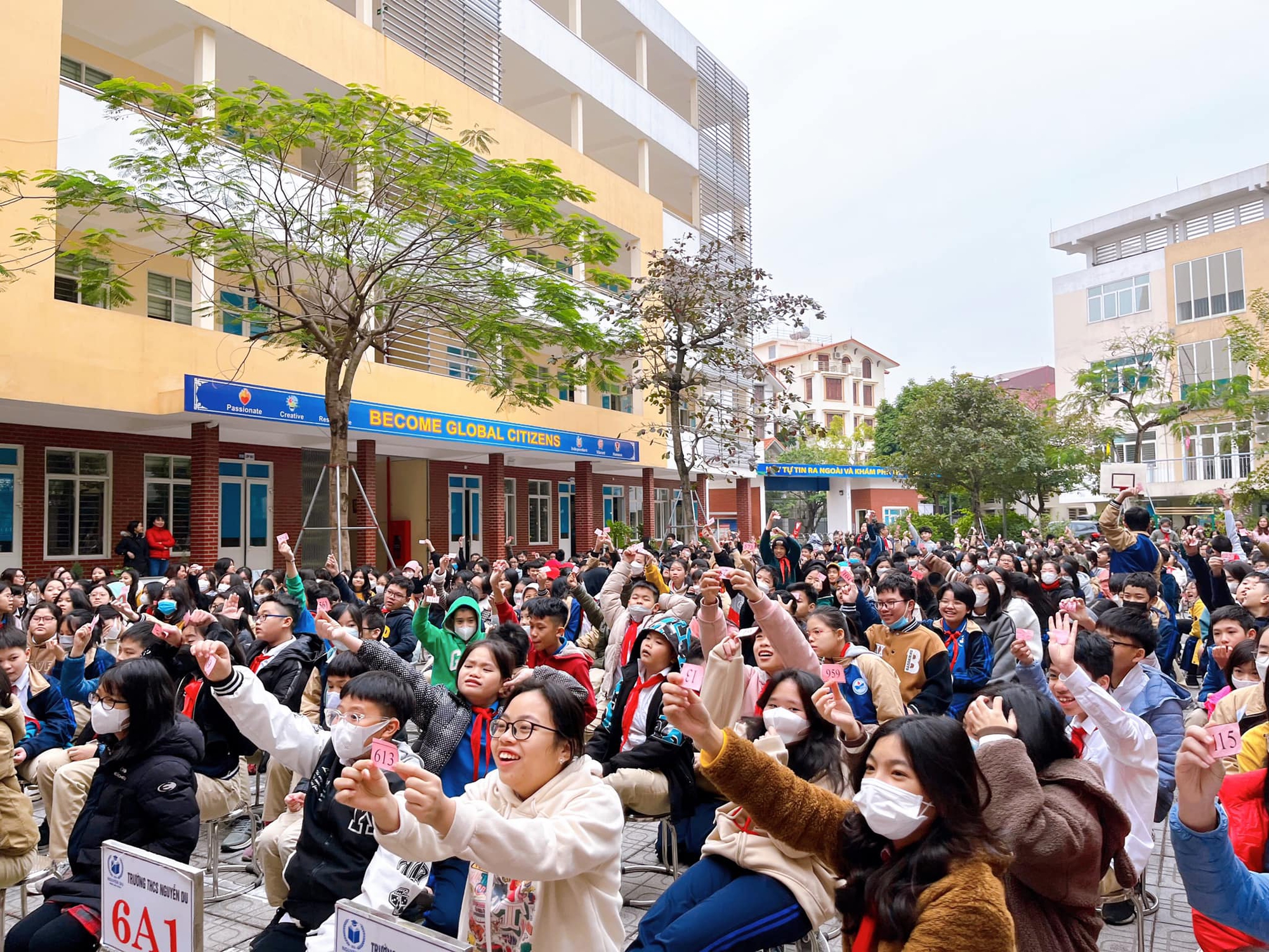 Học sinh Hà Nội đi học lại sau Tết: Có lớp chỉ vài em, nhiều trường cho nghỉ thêm 3 ngày - Ảnh 4.