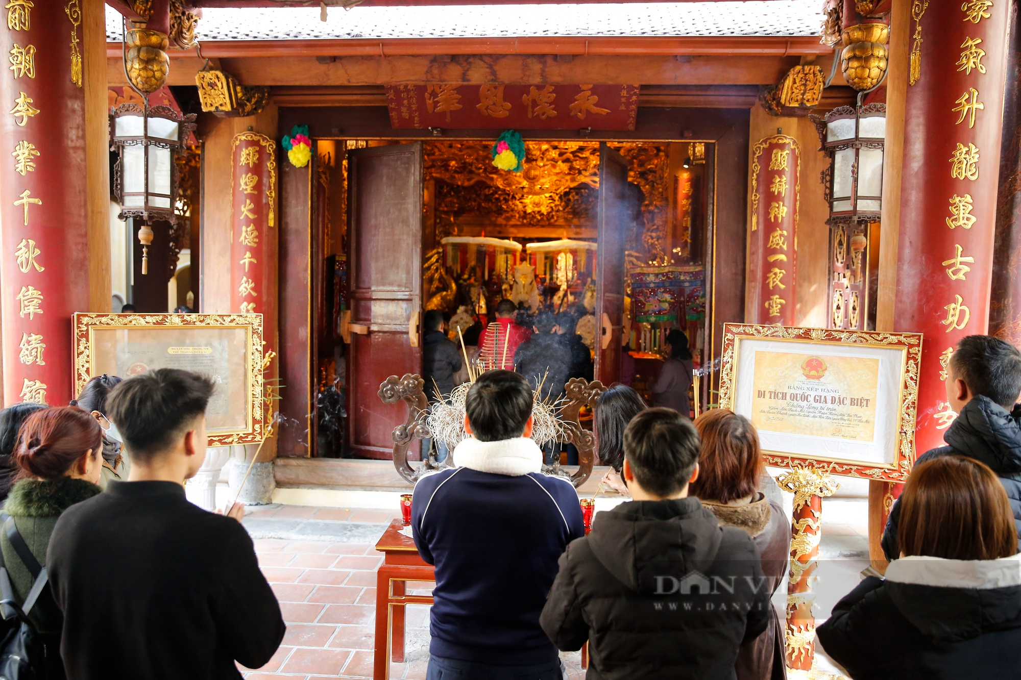 4 ngôi đền thiêng đất kinh thành Thăng Long thu hút người dân đi lễ đầu năm - Ảnh 5.