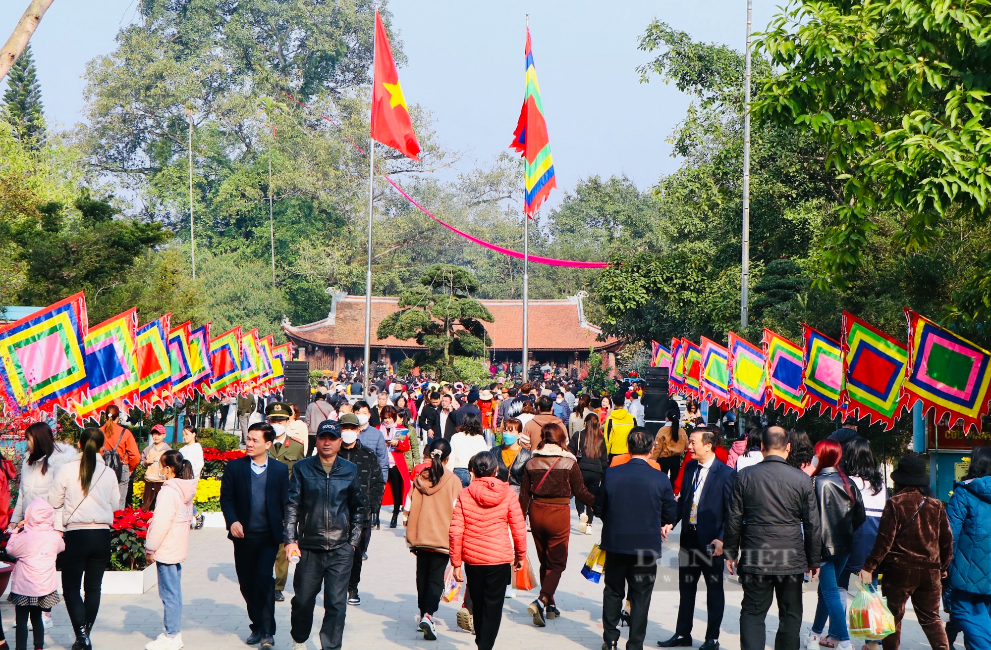 7 ngày nghỉ Tết, Phú Thọ thu hơn 80 tỉ đồng từ ngành công nghiệp không khói - Ảnh 1.